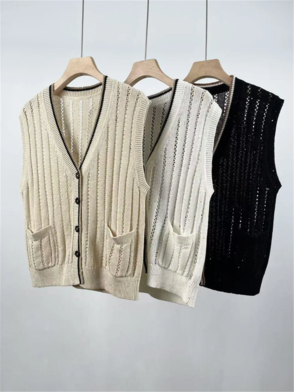 25 Spring Summer Ladies Sleeveless Vest V-Neck Hollow Linen Waistcoat Knitted Cardigan Top
25 Spring Summer Ladies Sleeveless Vest V-Neck Hollow Linen Waistcoat Knitted Cardigan Top