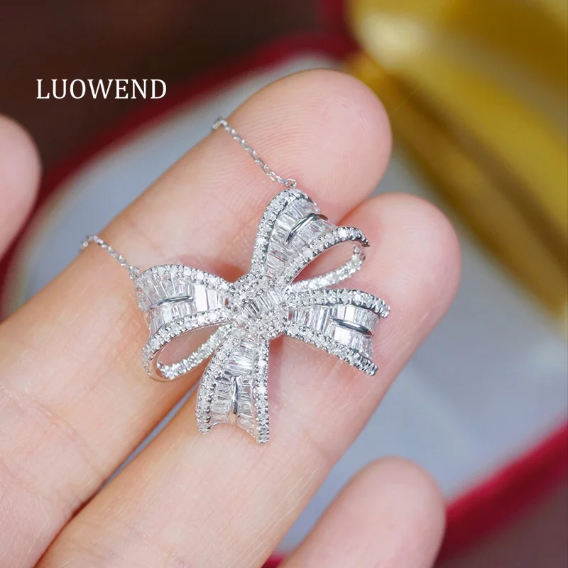 LUOWEND 100% 18K White Gold Necklace Luxury Romantic Style 1.0carat Real Natural Diamond Pendant Necklace for Women Fine Jewelry
LUOWEND 100% 18K White Gold Necklace Luxury Romantic Style 1.0carat Real Natural Diamond Pendant Necklace for Women Fine Jewelry