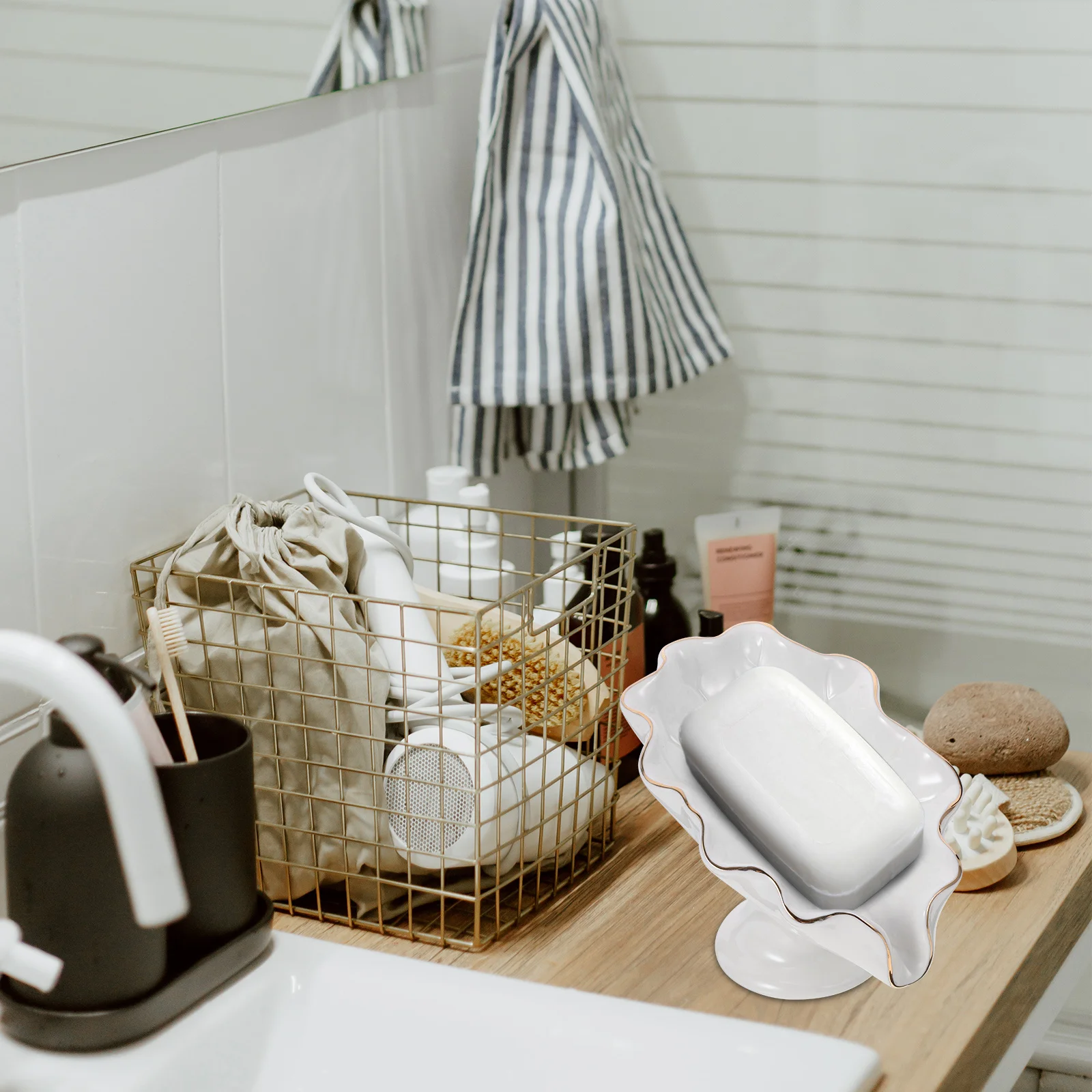 Ceramic Soap Dish Lotus Leaf Pattern Self Draining Soap Holder for Bathroom Kitchen Bar Decorative Tray Dish Holder 
Ceramic Soap Dish Lotus Leaf Pattern Self Draining Soap Holder for Bathroom Kitchen Bar Decorative Tray Dish Holder
