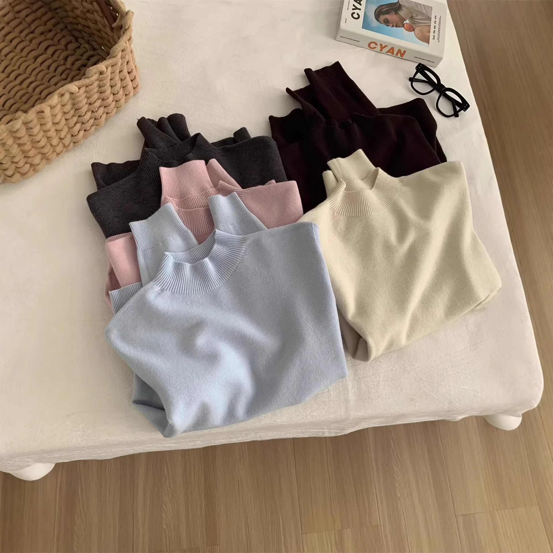 2025 Simple Seamless One-Piece Solid Color Korean Style Knitted Base Shirt Versatile Loose Long Sleeve Half Turtleneck Top
2025 Simple Seamless One-Piece Solid Color Korean Style Knitted Base Shirt Versatile Loose Long Sleeve Half Turtleneck Top