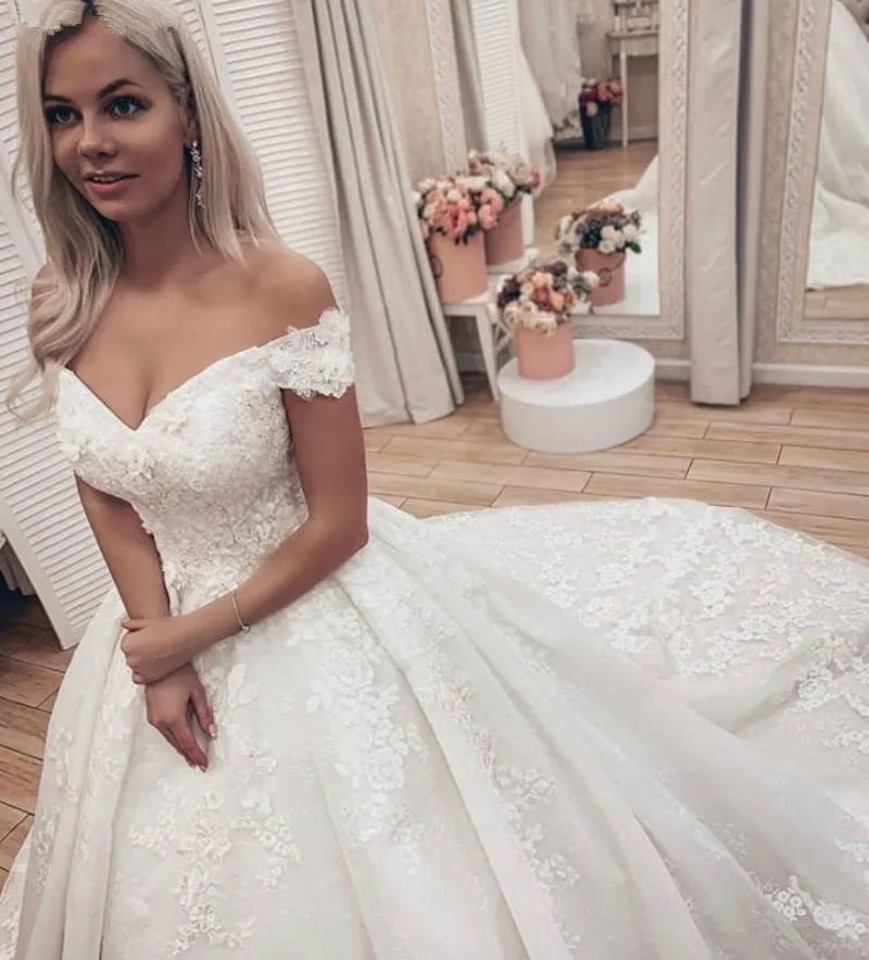 Luxury Off The Shoulder Wedding Dress 2022 Puffy Lace Appliques Plus Size Ivory Long Train Vestido De Novia Gowns for Bride
Luxury Off The Shoulder Wedding Dress 2022 Puffy Lace Appliques Plus Size Ivory Long Train Vestido De Novia Gowns for Bride