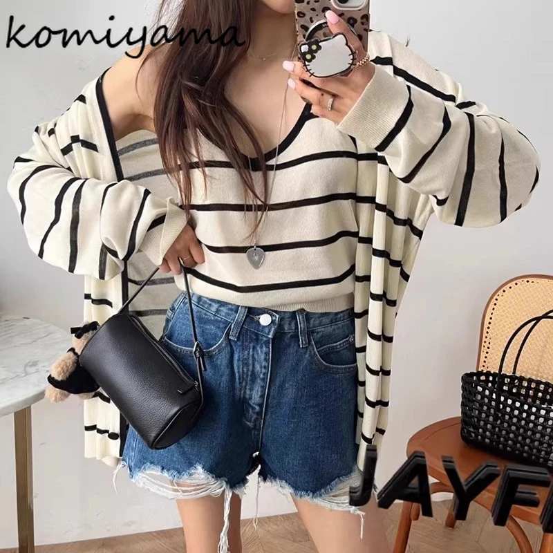 Stripe Knit Cardigan Korean Lazy Style Sweater Long Sleeve Woman 2025 Clothing Autumn Cardigans Back Button Design Clothes
Stripe Knit Cardigan Korean Lazy Style Sweater Long Sleeve Woman 2025 Clothing Autumn Cardigans Back Button Design Clothes