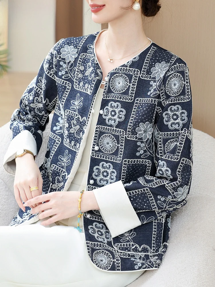 Новое китайское пальто в стиле маминого костюма, весенний винтажный наряд в стиле Тан, 2025 год, новая модная женская кофта-кардиган для среднего возраста, из полиэфирного волокна
Новое китайское пальто в стиле маминого костюма, весенний винтажный наряд в стиле Тан, 2025 год, новая модная женская кофта-кардиган для среднего возраста, из полиэфирного волокна