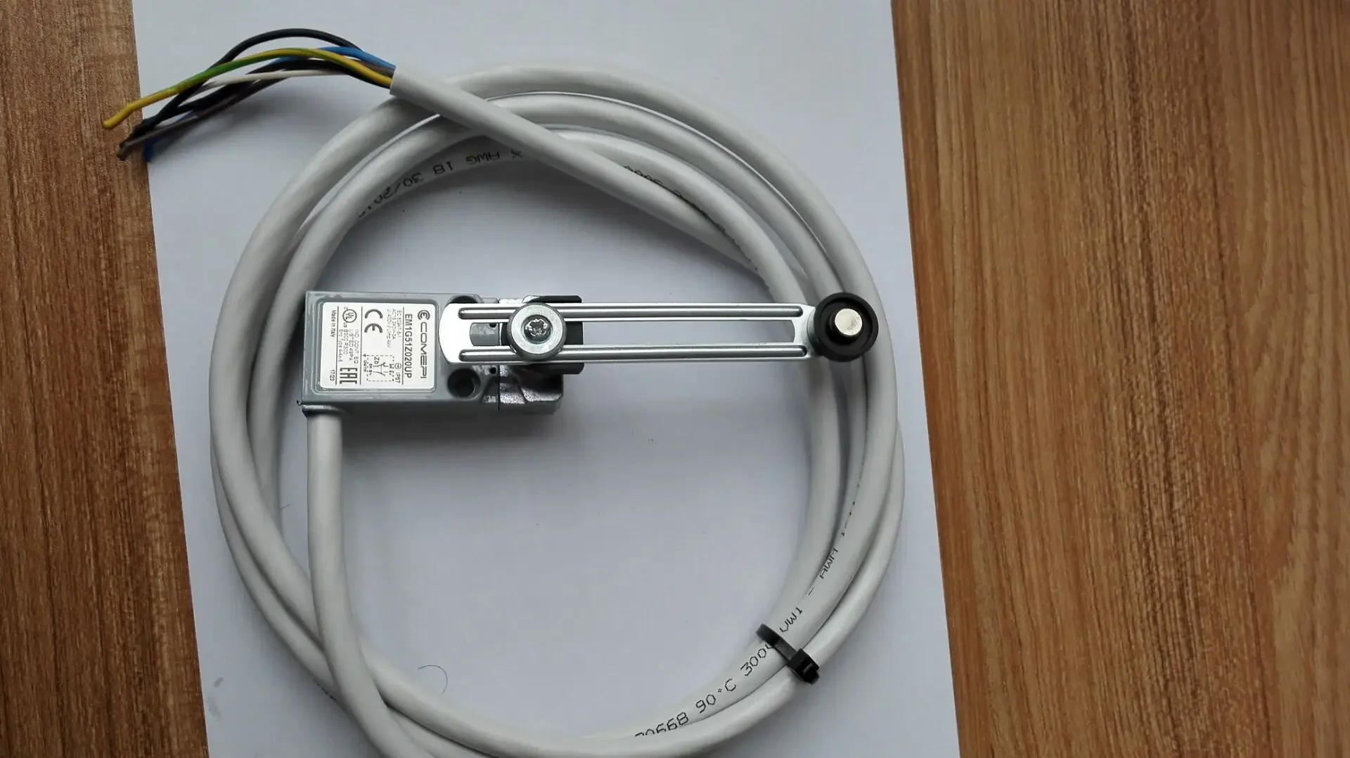 Новый оригинальный концевой выключатель COMEPI EM1G51Z020UP
Новый оригинальный концевой выключатель COMEPI EM1G51Z020UP