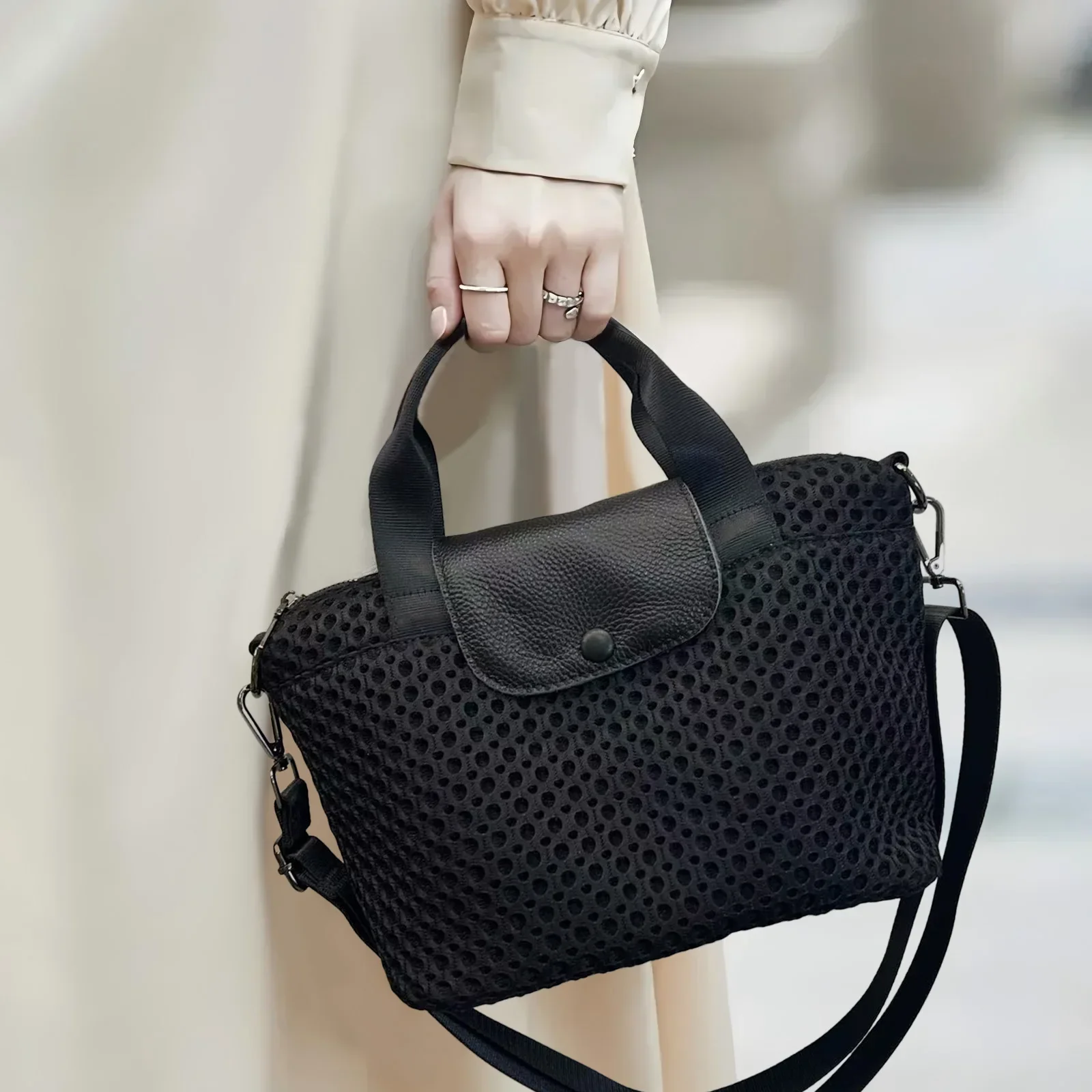 Ladies' fashionable mesh stitched handbag, retro casual, detachable shoulder strap, diagonal cross bag
Ladies' fashionable mesh stitched handbag, retro casual, detachable shoulder strap, diagonal cross bag