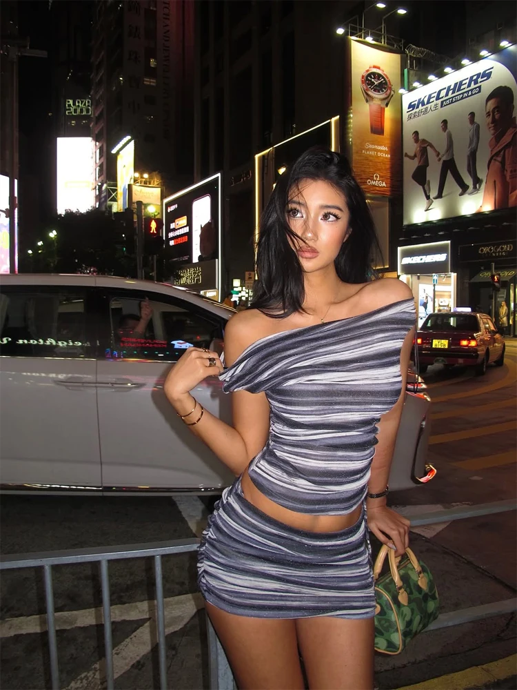 Chic Women Striped Off-shoulder Ruched Crop Top Mini Skirt 2-piece Set New Style Bodycon Knit Party Clubwear Two-pieces Outfits
Chic Women Striped Off-shoulder Ruched Crop Top Mini Skirt 2-piece Set New Style Bodycon Knit Party Clubwear Two-pieces Outfits