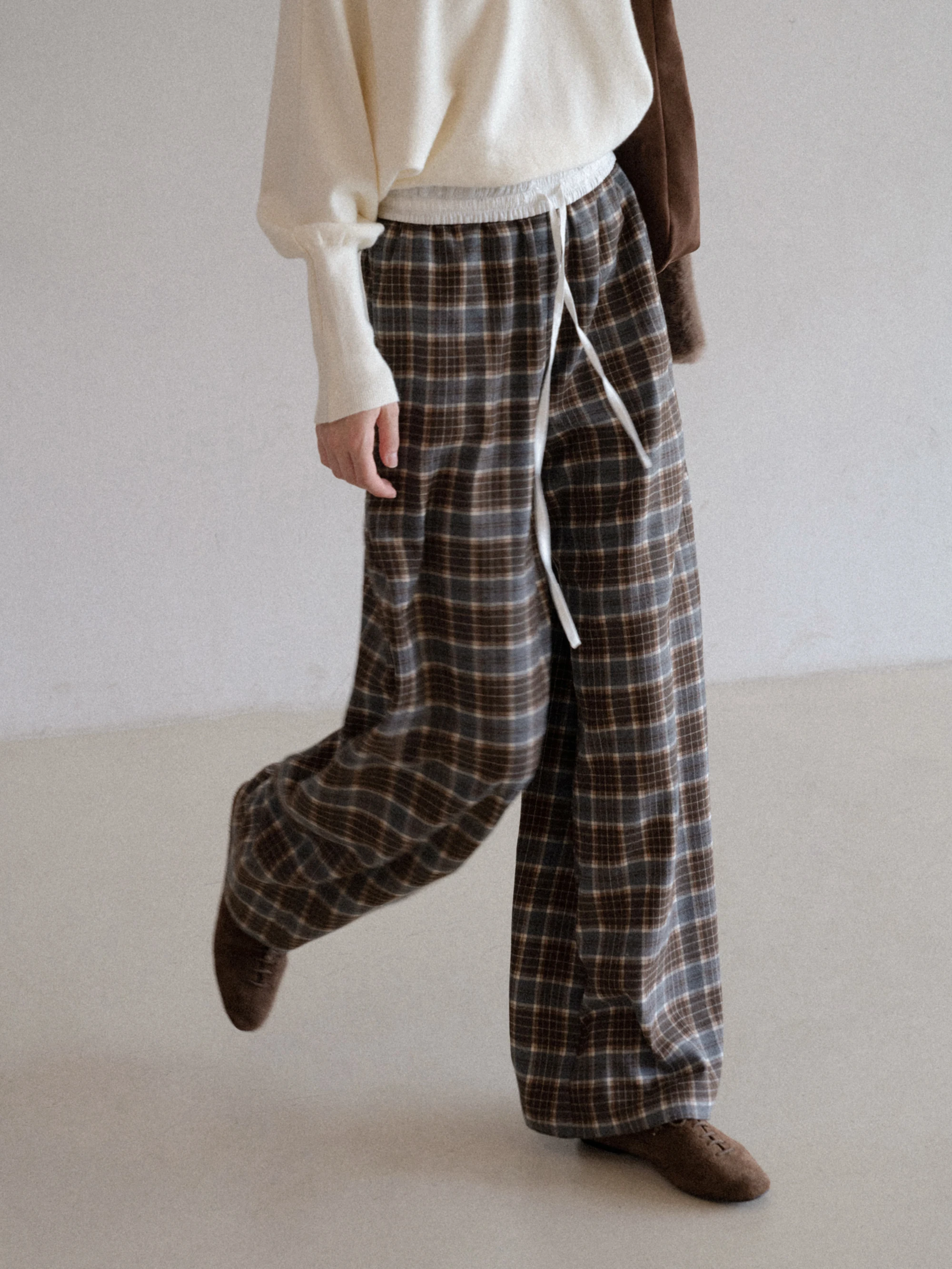 EGGKA Women's Loose Straight Leg Plaid Casual Pants High Waist Elastic Waist Wide Leg Long Trousers Vintage Style Daily Wear
EGGKA Women's Loose Straight Leg Plaid Casual Pants High Waist Elastic Waist Wide Leg Long Trousers Vintage Style Daily Wear
