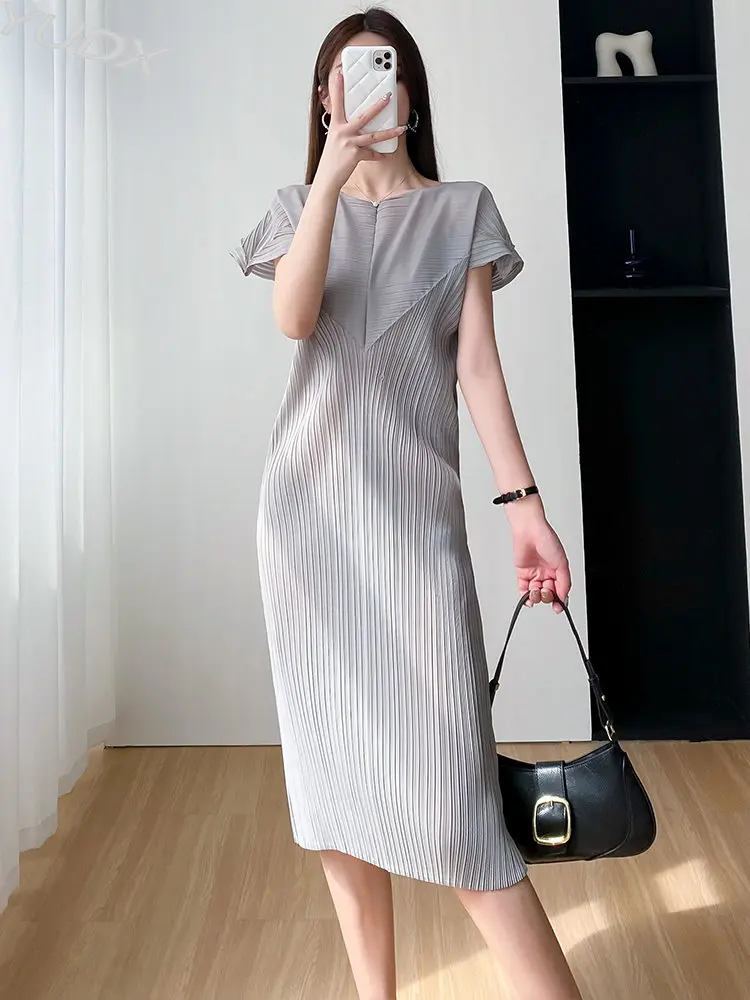 YUDX Miyake Skirt Women 2023 Summer New High-end Pleated Niche Slim Thin Solid Color Party Sexy Loose Plus Size Dresses
YUDX Miyake Skirt Women 2023 Summer New High-end Pleated Niche Slim Thin Solid Color Party Sexy Loose Plus Size Dresses