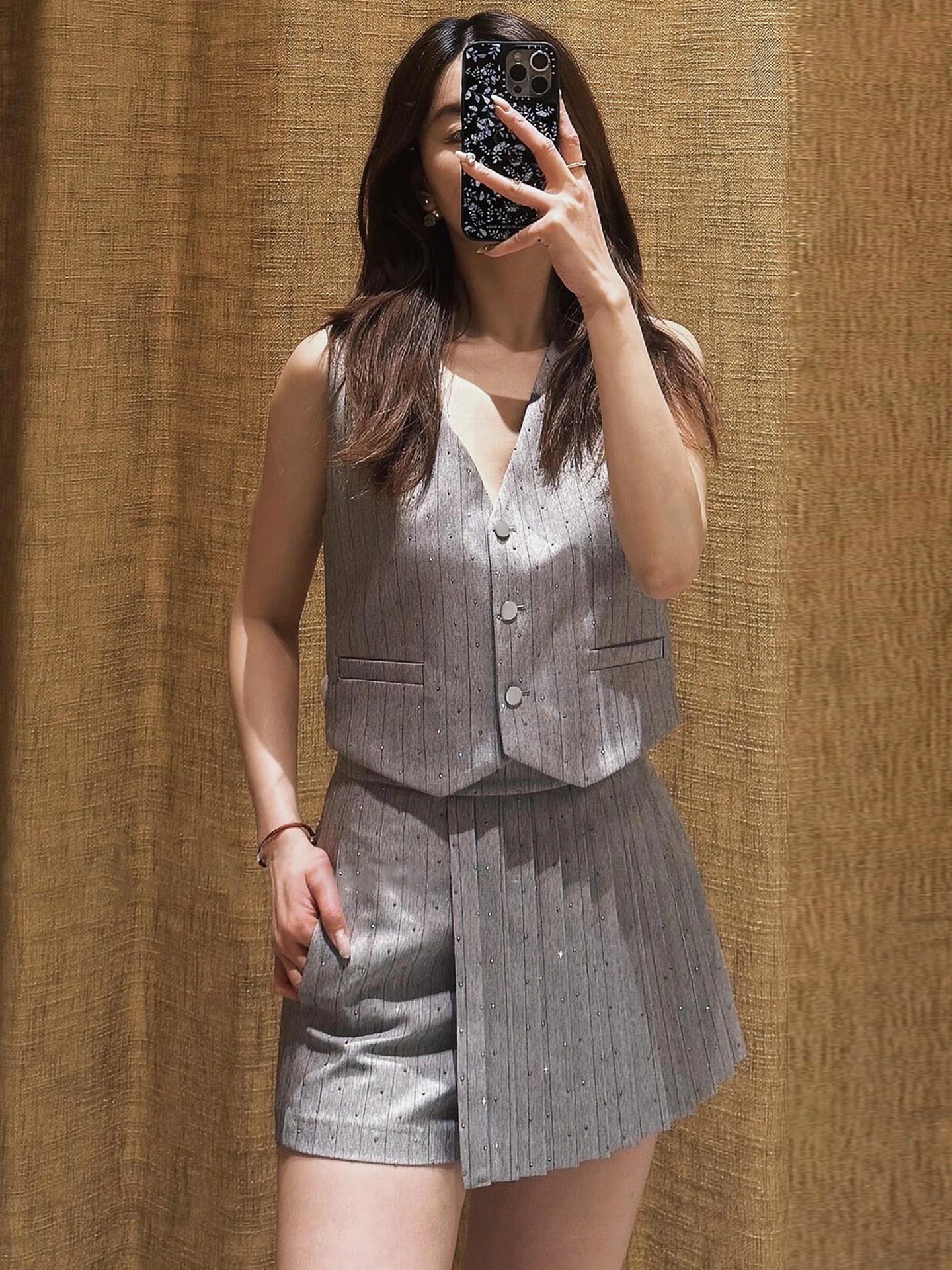 M Home Nan You High End Women's Faion Summer 2025 V Ne Vest Top with Long Pants Diamond Embellied Striped Set
M Home Nan You High End Women's Faion Summer 2025 V Ne Vest Top with Long Pants Diamond Embellied Striped Set