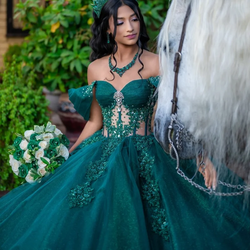 Simple Dark Green Quinceanera Dress off-shoulder Sequins Crystal Decal Long tail vestidos de 15 Quinceanera Customize
Simple Dark Green Quinceanera Dress off-shoulder Sequins Crystal Decal Long tail vestidos de 15 Quinceanera Customize