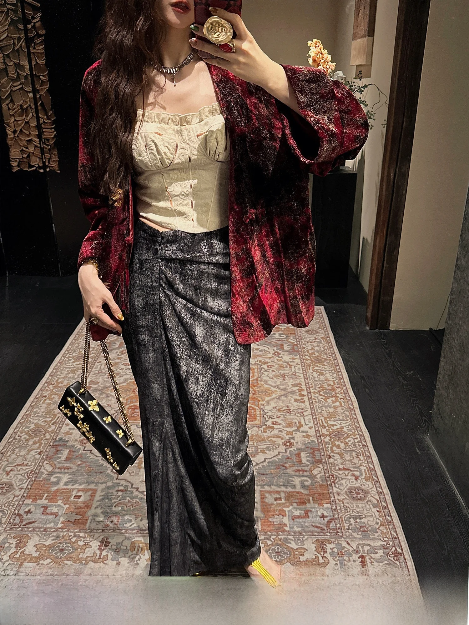 SанJi Black Flower Autumn Women's New Style 2025 Chiffon Gored Skirt Long Half-length Folded Design Sensation Cool Feeling
SанJi Black Flower Autumn Women's New Style 2025 Chiffon Gored Skirt Long Half-length Folded Design Sensation Cool Feeling