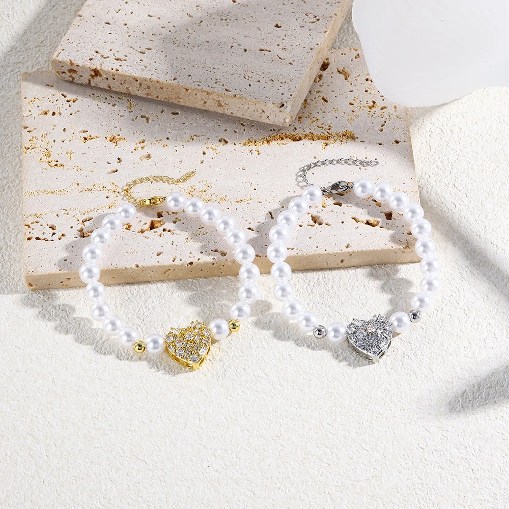 European and American fashion handmade wear copper love zircon imitation pearl bracelet jewelry temperament charm women's gift
European and American fashion handmade wear copper love zircon imitation pearl bracelet jewelry temperament charm women's gift