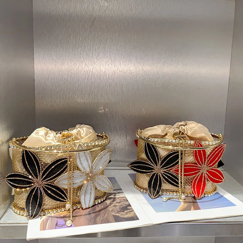 Women Evening Clutch Bags Flower Glitter Handbag Boutique Handmade Bling Rhinestone Metal Cage Purses Handbags Wedding
Women Evening Clutch Bags Flower Glitter Handbag Boutique Handmade Bling Rhinestone Metal Cage Purses Handbags Wedding