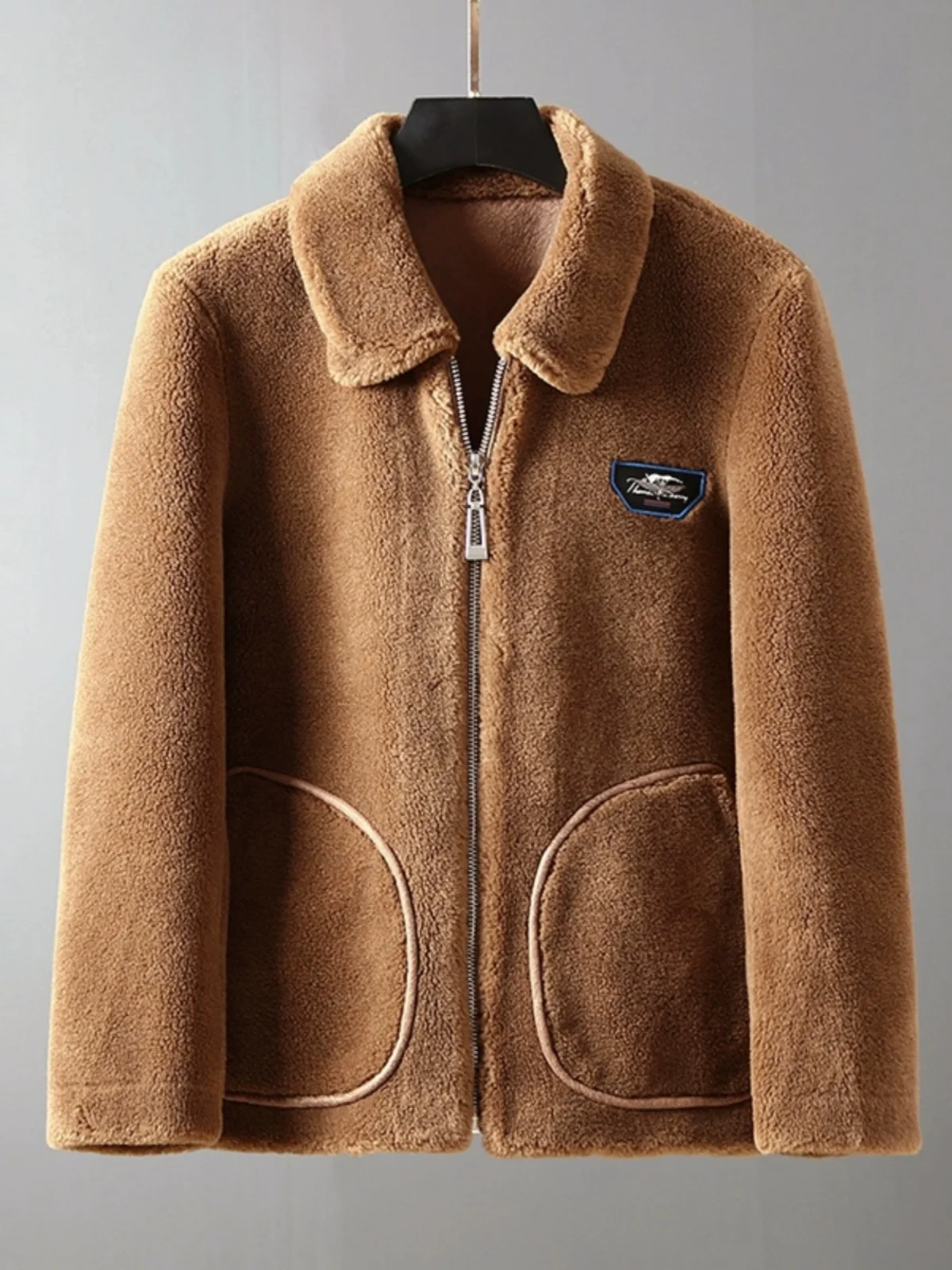 Мужская модная городская теплая повседневная куртка из искусственной замши с отложным воротником и молнией, утепленная хлопком, молодежная модель
Мужская модная городская теплая повседневная куртка из искусственной замши с отложным воротником и молнией, утепленная хлопком, молодежная модель