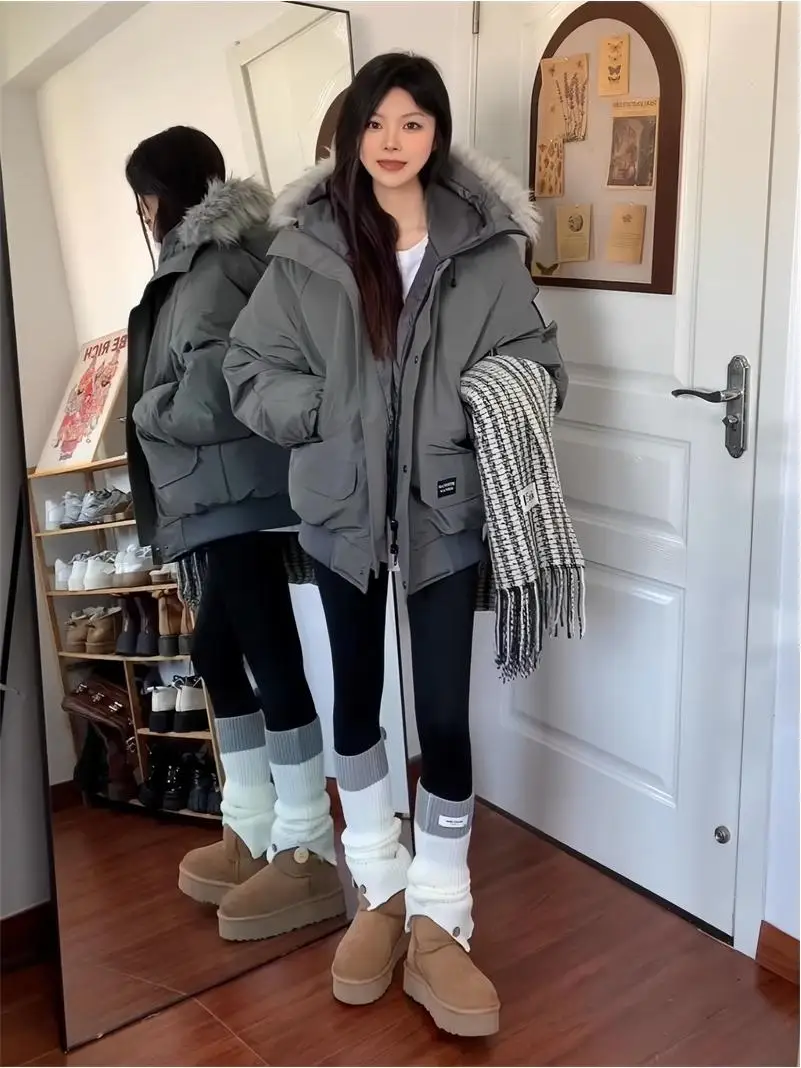 Thickened Grey Cotton Jacket with Large Fur Collar Casual Retro Parka Style Warmth Assurance for Winter Commute Regular Fit
Thickened Grey Cotton Jacket with Large Fur Collar Casual Retro Parka Style Warmth Assurance for Winter Commute Regular Fit