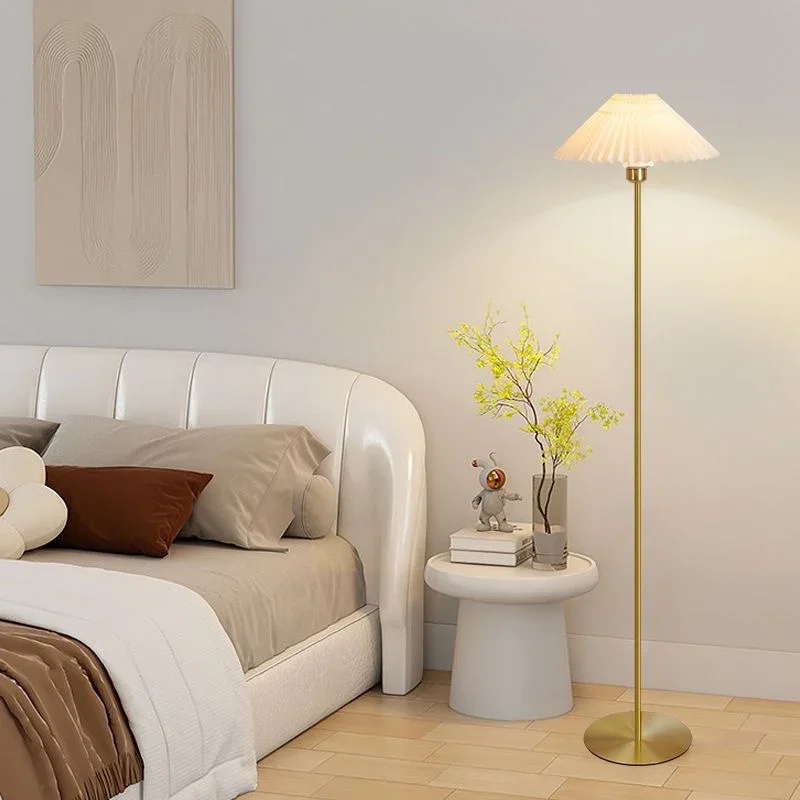 New Chinese style living room bedroom floor lamp Bronze decorated Nordic floor lamp
New Chinese style living room bedroom floor lamp Bronze decorated Nordic floor lamp