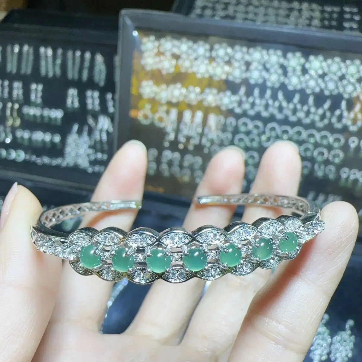 Natural A jadeite ice blue coin bracelet
Natural A jadeite ice blue coin bracelet