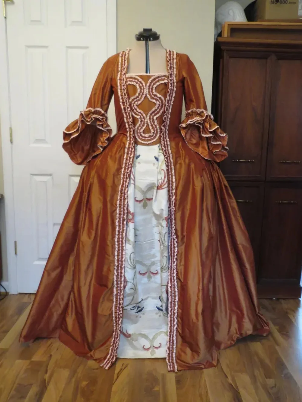 Georgian Victorian Royal Court Princess Dress Colonial Civil War Southern Belle Ball Gown Marie Antoinette Walking Costume
Georgian Victorian Royal Court Princess Dress Colonial Civil War Southern Belle Ball Gown Marie Antoinette Walking Costume