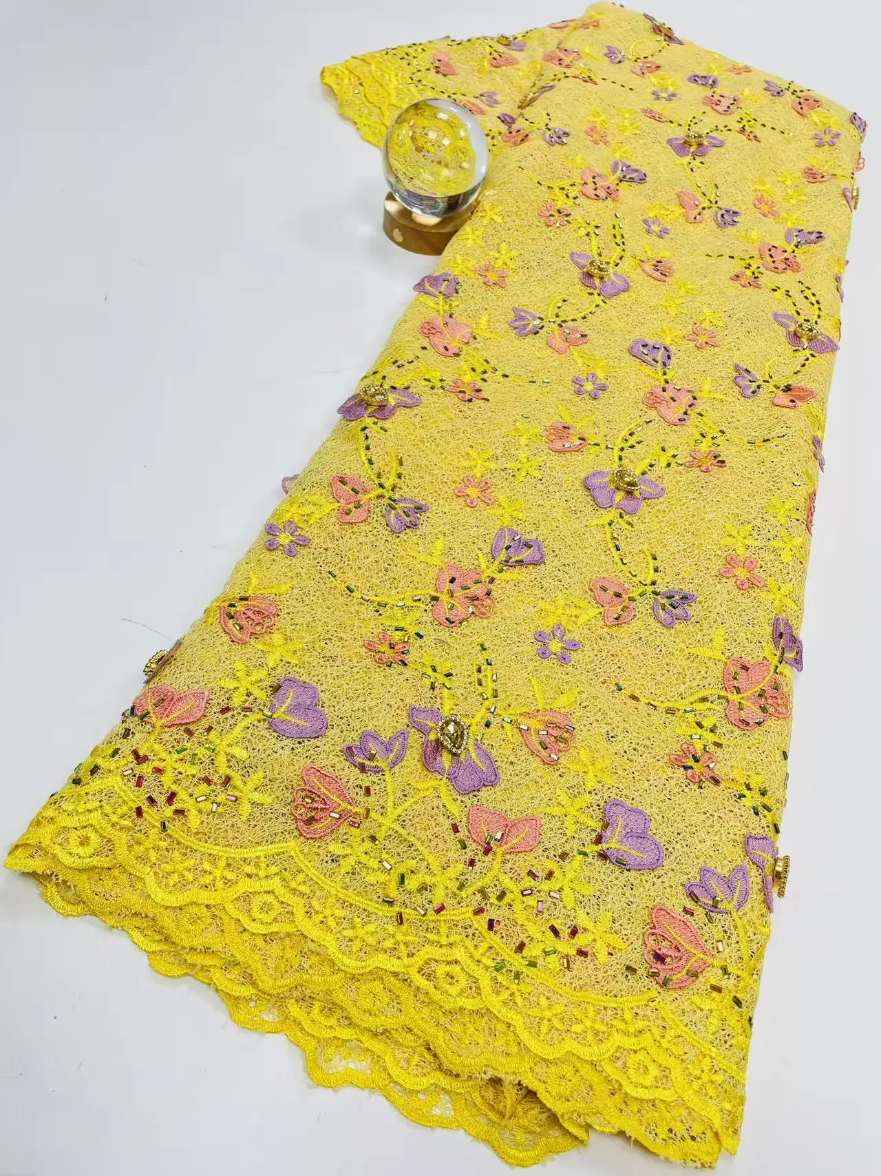 Новейшая ткань из кружева с крупными африканскими камнями 2026 года, высококачественное 3D французское нигерийское тюлевое кружево для женских вечерних платьев 5Ya Hm278-1
Новейшая ткань из кружева с крупными африканскими камнями 2026 года, высококачественное 3D французское нигерийское тюлевое кружево для женских вечерних платьев 5Ya Hm278-1