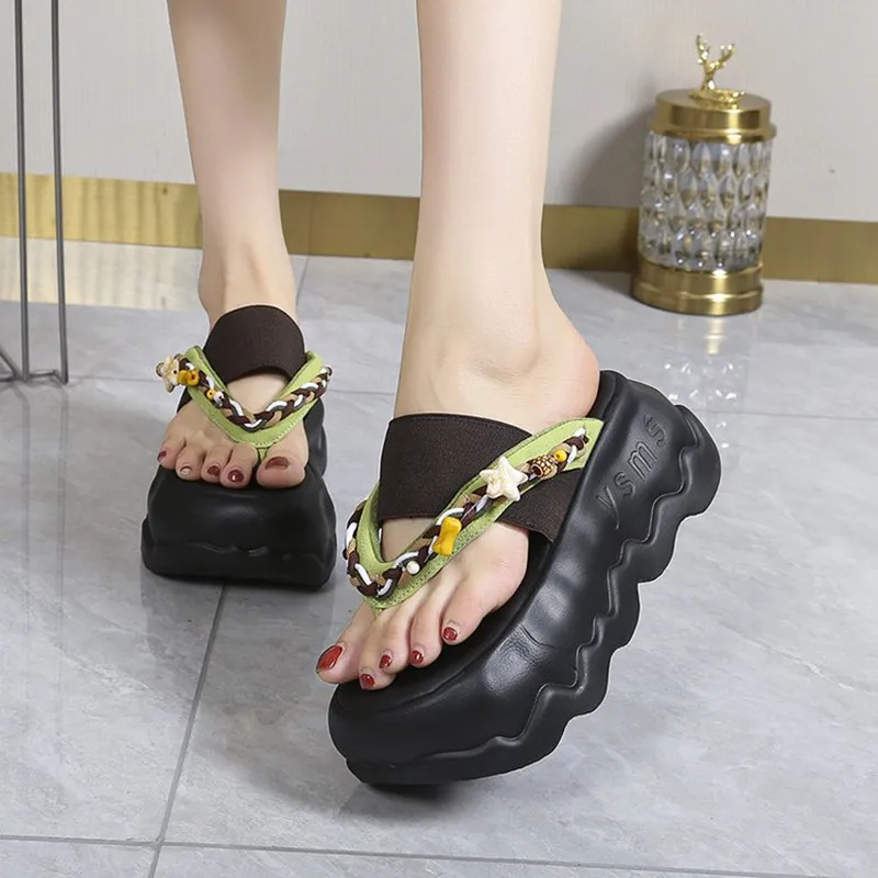 Fashion Wedge Outdoor Slippers Women's Summer Thick Bottom Flip Flops Outdoor High Waist Seaside Beach Leisure Flip Flops Suede
Fashion Wedge Outdoor Slippers Women's Summer Thick Bottom Flip Flops Outdoor High Waist Seaside Beach Leisure Flip Flops Suede