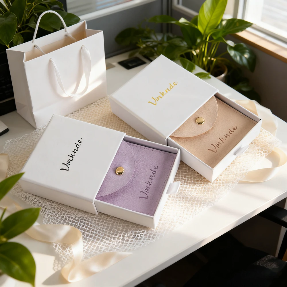 Custom Logo Jewelry Packaging White Paper Box Drawer for Ring Necklace Gift for Presenting Luxury Jewellry Microfiber Snap Bag
Custom Logo Jewelry Packaging White Paper Box Drawer for Ring Necklace Gift for Presenting Luxury Jewellry Microfiber Snap Bag