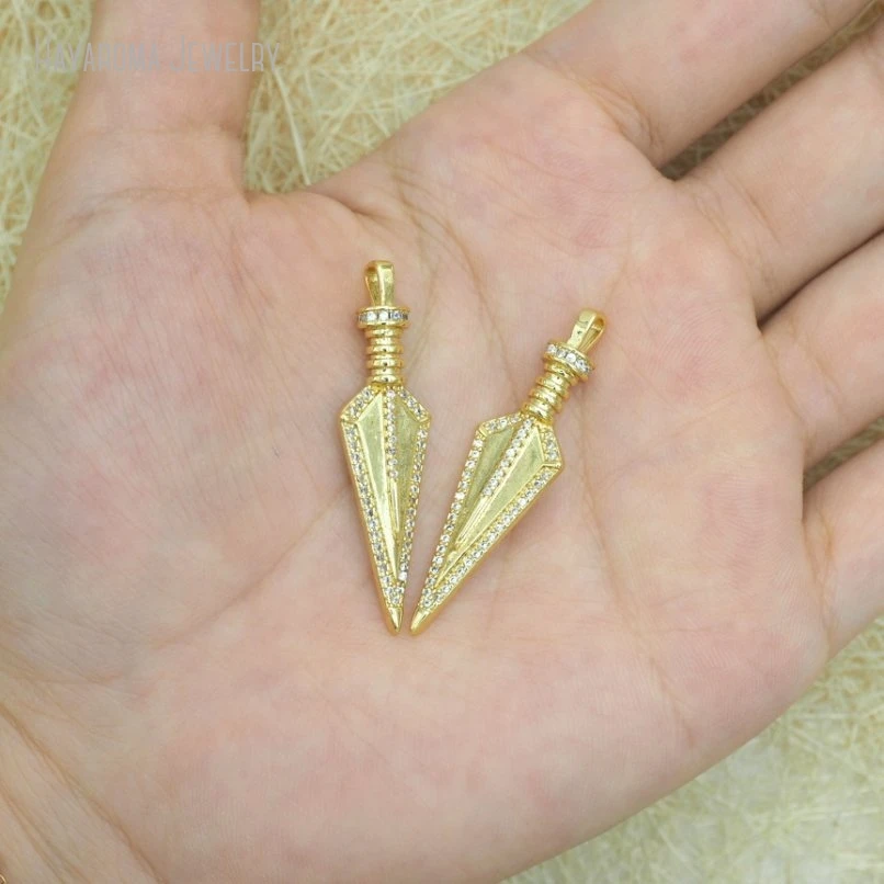 2Pcs Metal Clear Cubic Zirconia Wholesale Copper Arrow Point Gold Color Invisible Setting Pendant PM48144
2Pcs Metal Clear Cubic Zirconia Wholesale Copper Arrow Point Gold Color Invisible Setting Pendant PM48144