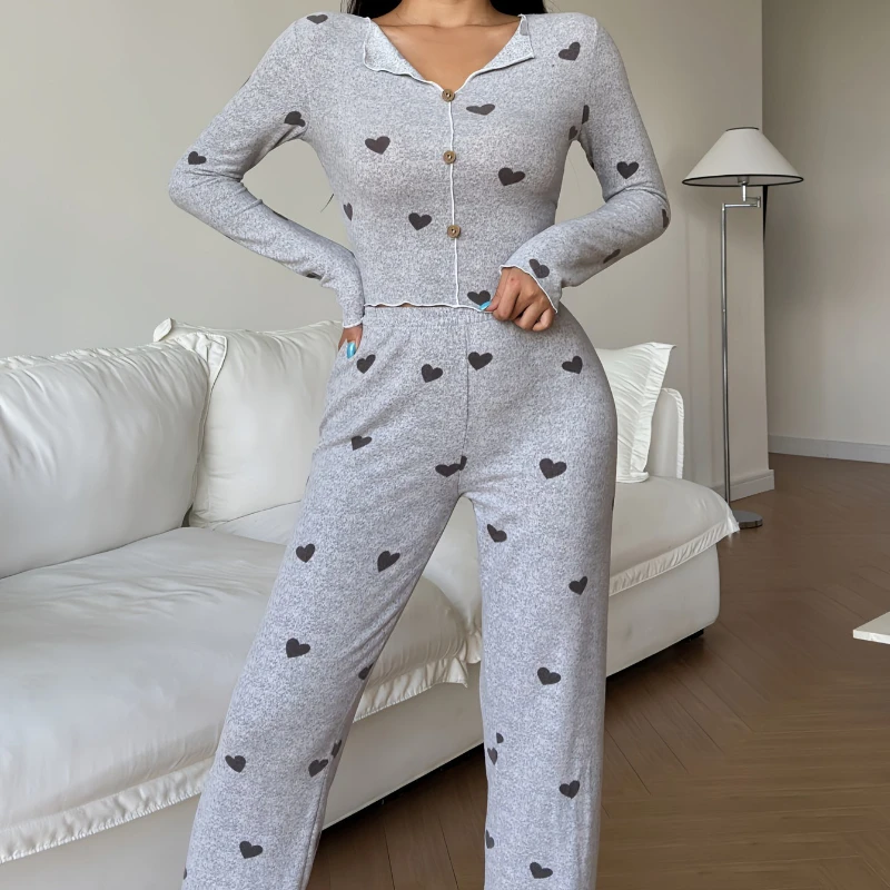 Осенне-зимние женские пижамы из ткани De Dong с длинными рукавами и длинными брюками, модная домашняя одежда с принтом «Любовь», простой стиль
Осенне-зимние женские пижамы из ткани De Dong с длинными рукавами и длинными брюками, модная домашняя одежда с принтом «Любовь», простой стиль