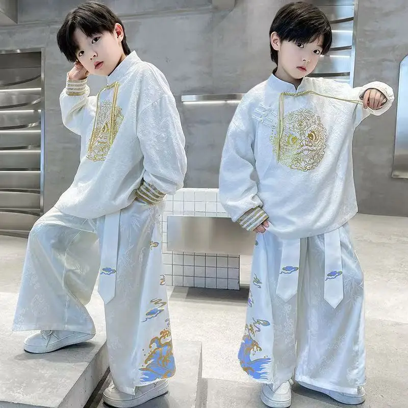 New Chinese Style Dragon Embroidery Top Shirt Pants Set Boys Traditional Outfits Cool Street Fashion Kids Clothing Tang Suit
New Chinese Style Dragon Embroidery Top Shirt Pants Set Boys Traditional Outfits Cool Street Fashion Kids Clothing Tang Suit