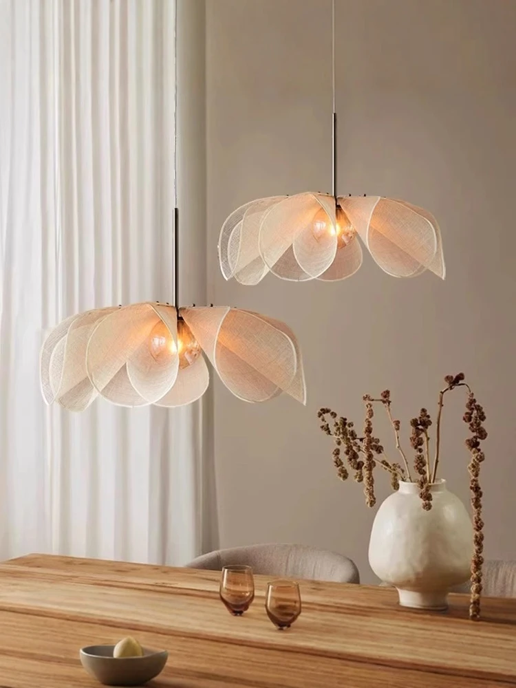 Nordic Fabric LED Flower Pendant Light For Living Room Loft Hanging Lamps Home Decoration Cream Style Dedroom Lustre Chandelier
Nordic Fabric LED Flower Pendant Light For Living Room Loft Hanging Lamps Home Decoration Cream Style Dedroom Lustre Chandelier