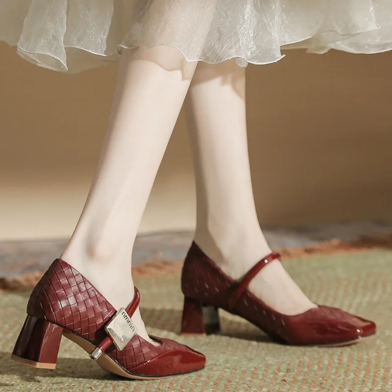 2024 Autumn New High Heels Women Red Braided Square Head Thick with Women's Shoes Temperament Fashion Women's Shoes
2024 Autumn New High Heels Women Red Braided Square Head Thick with Women's Shoes Temperament Fashion Women's Shoes