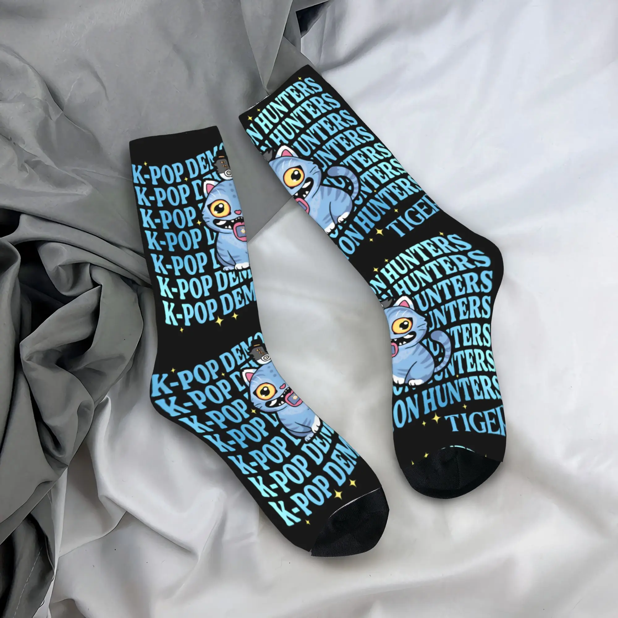 Носки Huntrix Kpop Demon Hunters, нескользящие чулки, мужские мягкие спортивные носки на открытом воздухе, осенние носки с кавайным рисунком
Носки Huntrix Kpop Demon Hunters, нескользящие чулки, мужские мягкие спортивные носки на открытом воздухе, осенние носки с кавайным рисунком