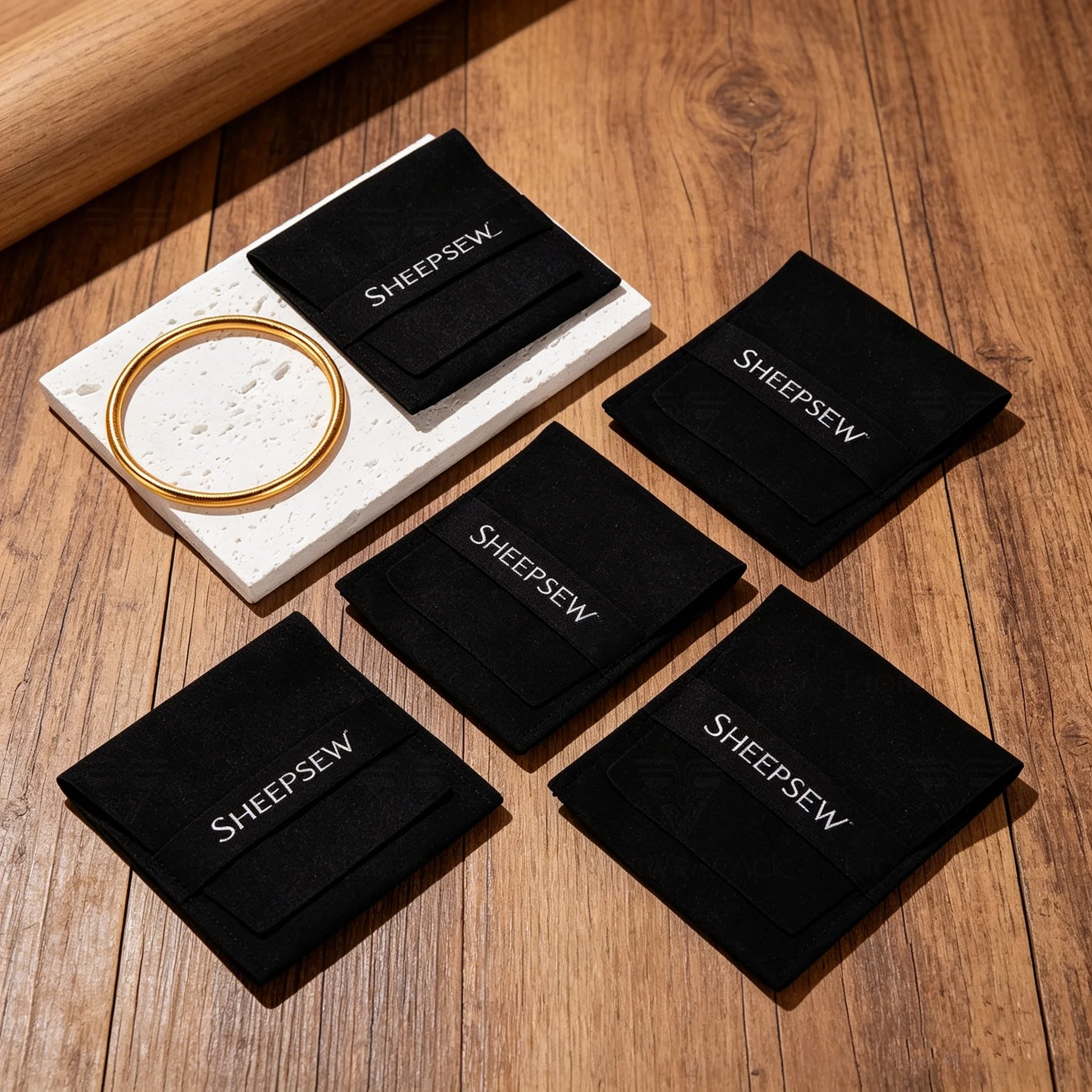 SheepSew Wholesale Custom Printed Microfiber Suede Jewelry Pouch OEM Hot Sell Necklace Gift Packaging Bag
SheepSew Wholesale Custom Printed Microfiber Suede Jewelry Pouch OEM Hot Sell Necklace Gift Packaging Bag