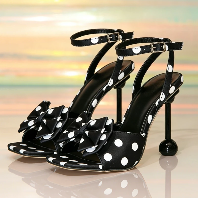 Elegant Ankle Strap Heeled Sandals Women Polka Dot Bow Decoration Strange Heel Satin High Heels Summer Open Toe Designer Shoes
Elegant Ankle Strap Heeled Sandals Women Polka Dot Bow Decoration Strange Heel Satin High Heels Summer Open Toe Designer Shoes