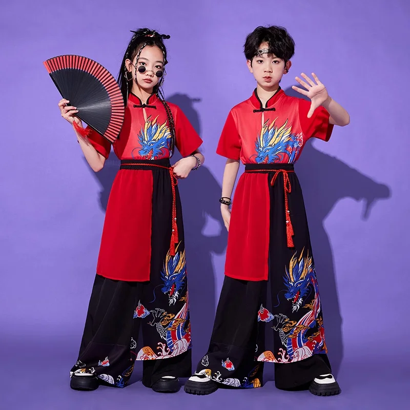 Детская китайская одежда в стиле хип-хоп, комплект одежды с принтом дракона, красный, черный топ, повседневные широкие брюки для девочек и мальчиков, танцевальный костюм
Детская китайская одежда в стиле хип-хоп, комплект одежды с принтом дракона, красный, черный топ, повседневные широкие брюки для девочек и мальчиков, танцевальный костюм