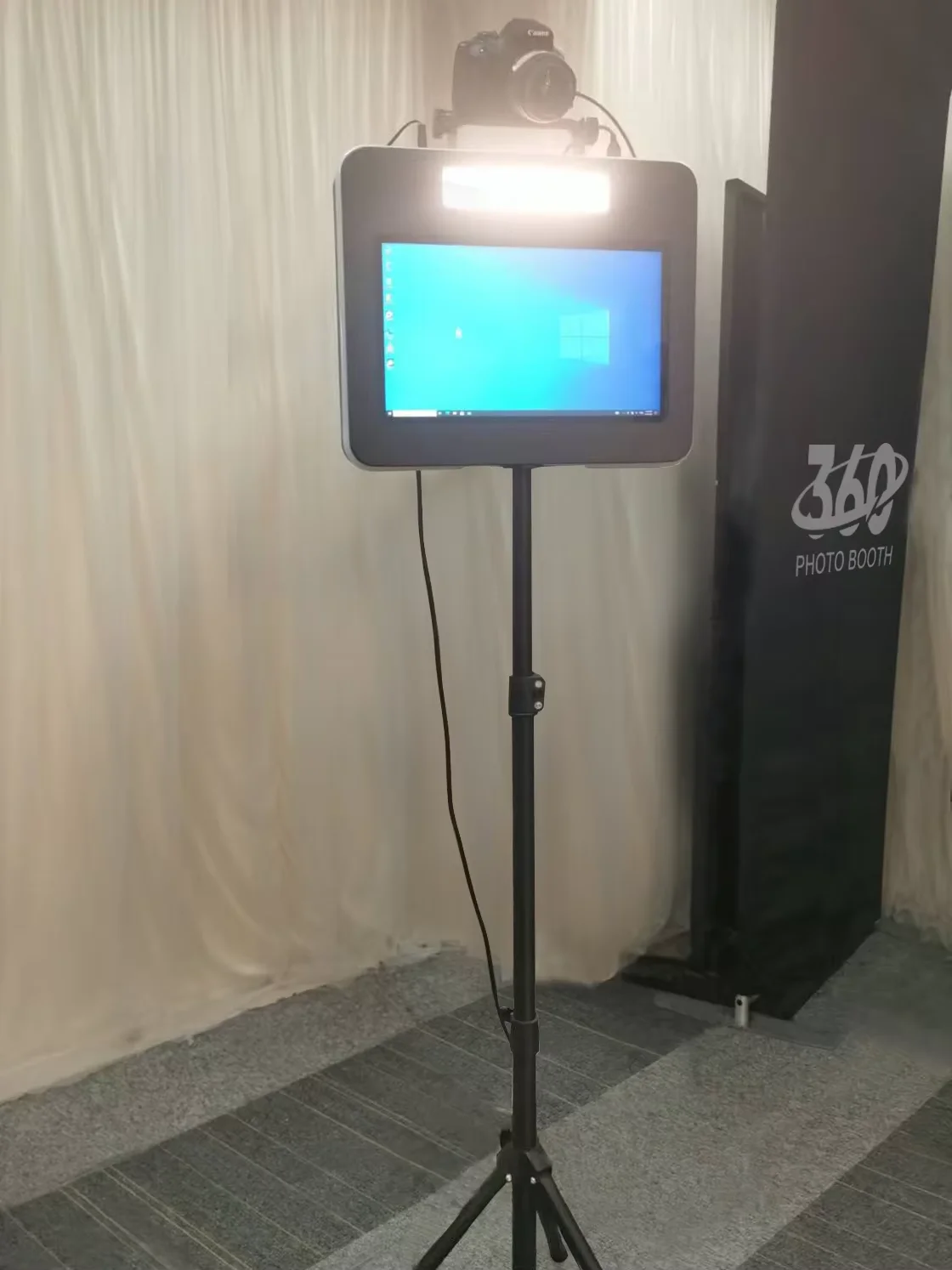 photo booth machine 15.6 Inch DSLR Selfie Photobooth Stand with Touch Screen photography booth Shell for Events
photo booth machine 15.6 Inch DSLR Selfie Photobooth Stand with Touch Screen photography booth Shell for Events
