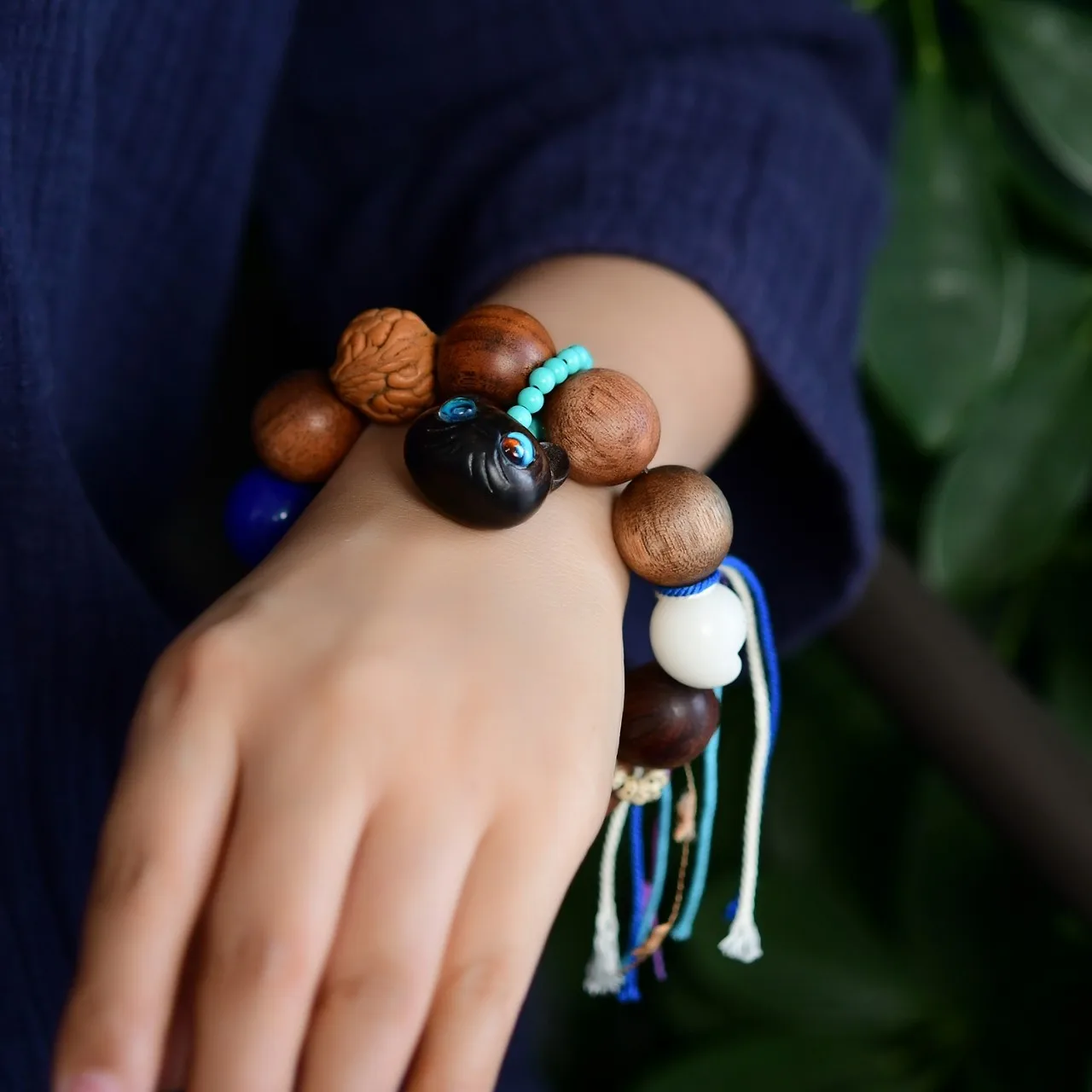 New original DIY bracelet, 20mm agarwood wood combined with lapis lazuli, Bodhi cat paw, sandalwood big-eyed cute cat
New original DIY bracelet, 20mm agarwood wood combined with lapis lazuli, Bodhi cat paw, sandalwood big-eyed cute cat