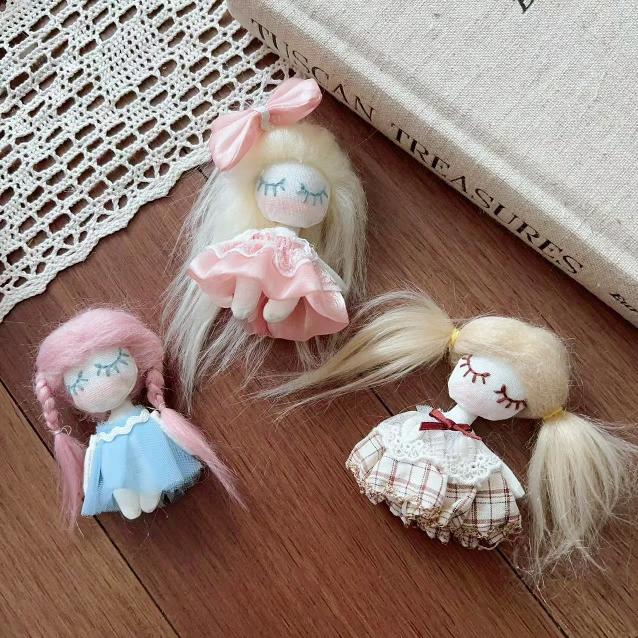 Handmade Sweet Girl Doll Brooch Hair Accessory DIY Craft for Kids Shoes Socks Bag Hat Phone Case Clothing Decoration Quality
Handmade Sweet Girl Doll Brooch Hair Accessory DIY Craft for Kids Shoes Socks Bag Hat Phone Case Clothing Decoration Quality