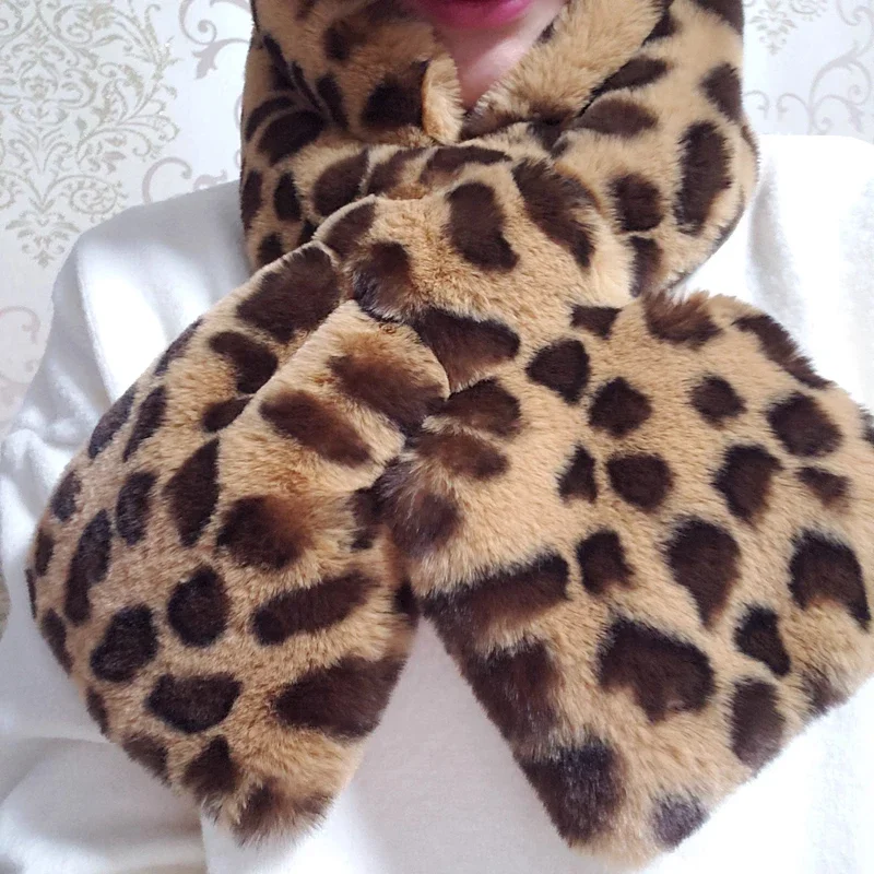 Korean Leopard Print Plush Scarf Winter Faux Rabbit Fur Thicken Warm False Collar Zebra Pattern Cross Neck Guard Warm Snood New
Korean Leopard Print Plush Scarf Winter Faux Rabbit Fur Thicken Warm False Collar Zebra Pattern Cross Neck Guard Warm Snood New
