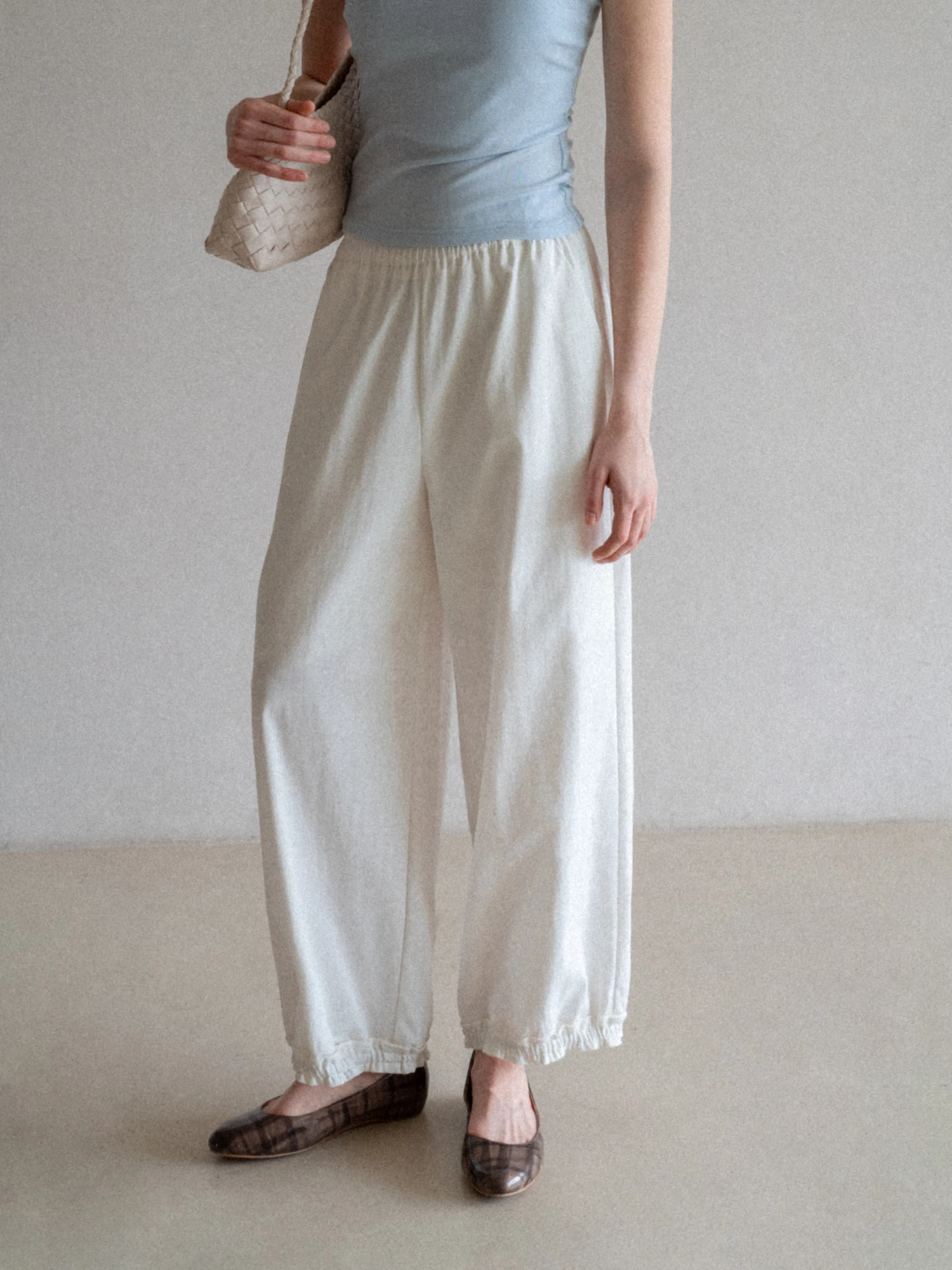 White Elastic Waist Balloon Pants Women's Summer Casual Loose Slimming Commute Cotton French Style Pure Color Lantern Pants
White Elastic Waist Balloon Pants Women's Summer Casual Loose Slimming Commute Cotton French Style Pure Color Lantern Pants