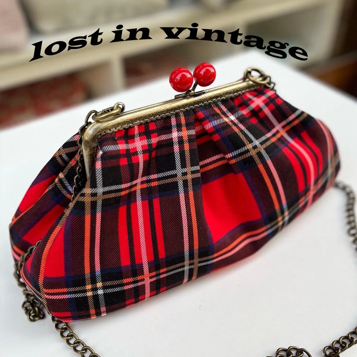 Lost in Vintage Plaid Fabric Bag Kisslock Bag Hand Bag Cristmas Fabric Purse Shoulder Cross Body Bags Frame Clutch 33x20x10cm
Lost in Vintage Plaid Fabric Bag Kisslock Bag Hand Bag Cristmas Fabric Purse Shoulder Cross Body Bags Frame Clutch 33x20x10cm