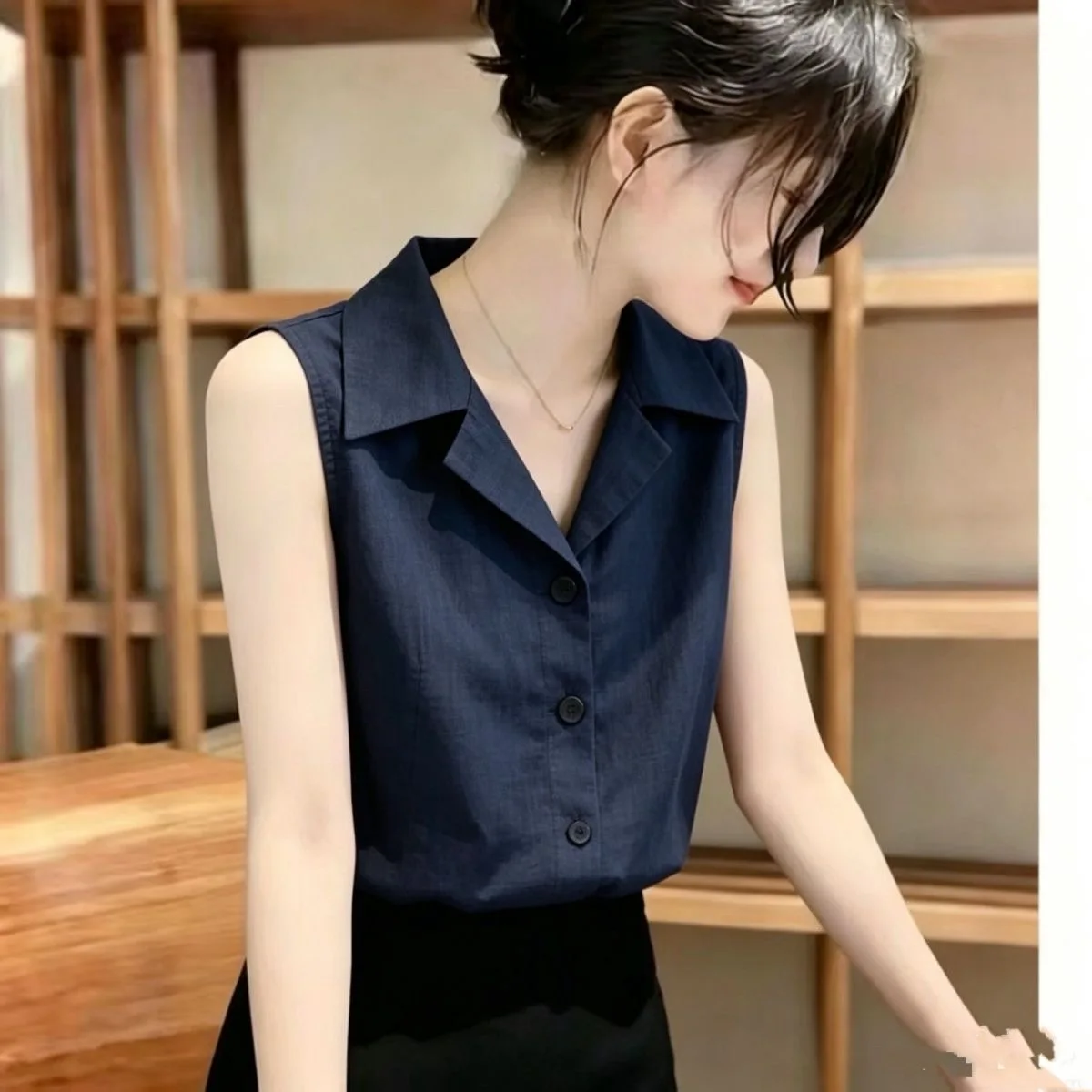 Trendy Neck Sleeveless Shirt Women's Royal Blue Design Sensation Top Shoulder Width Regular Length Pure Color Button Clo...
Trendy Neck Sleeveless Shirt Women's Royal Blue Design Sensation Top Shoulder Width Regular Length Pure Color Button Clo...