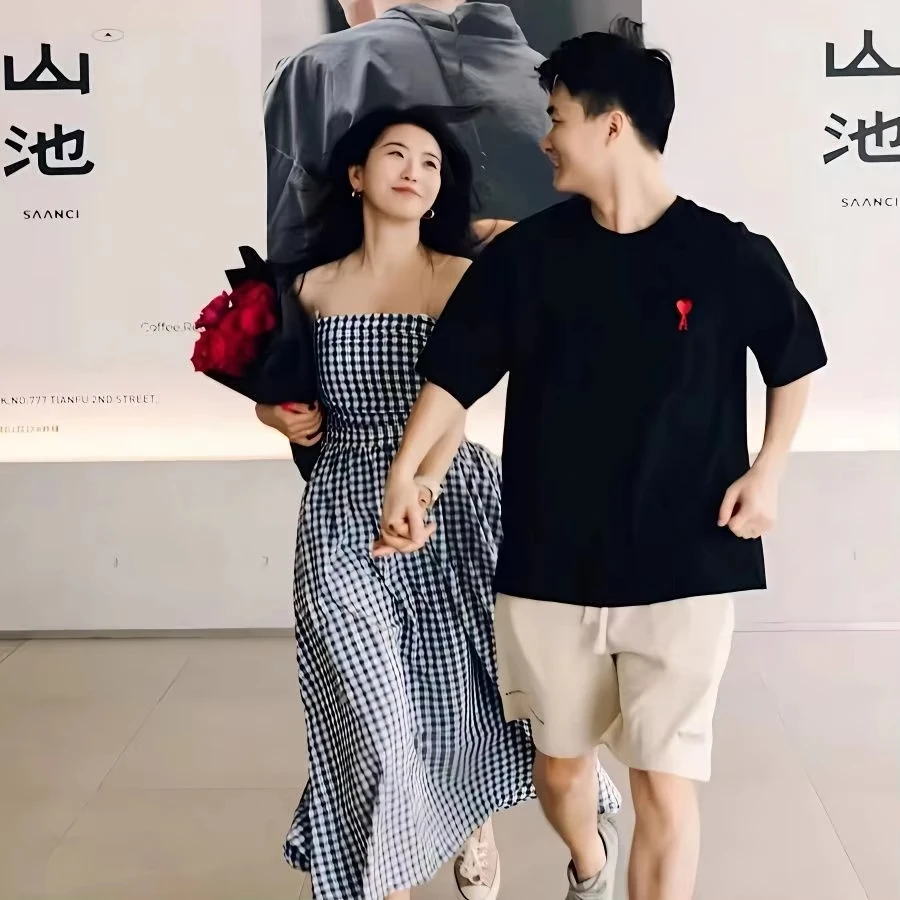 Parent-child Pair 25 Summer Couple Pure Cotton Embroidered Short-sleeved T-shirts for Men and Women Loose and Simple with Hearts
Parent-child Pair 25 Summer Couple Pure Cotton Embroidered Short-sleeved T-shirts for Men and Women Loose and Simple with Hearts