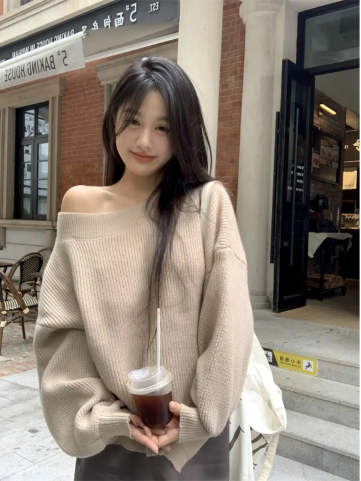 Вязаный свитер с колючками и плечами, женский ранний осенний свободный высококачественный верхняя одежда, сексуальный топ с наклонными плечами Pure Desire
Вязаный свитер с колючками и плечами, женский ранний осенний свободный высококачественный верхняя одежда, сексуальный топ с наклонными плечами Pure Desire