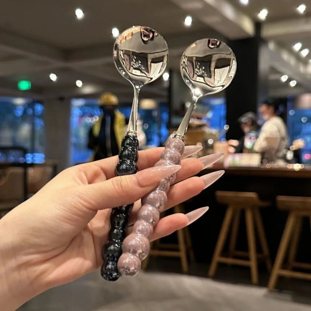 New Stainless Steel Pearl Handle Spoon Five-color Imitation Ceramic Stirring Spoons Long Handled Dessert Spoon Household
New Stainless Steel Pearl Handle Spoon Five-color Imitation Ceramic Stirring Spoons Long Handled Dessert Spoon Household