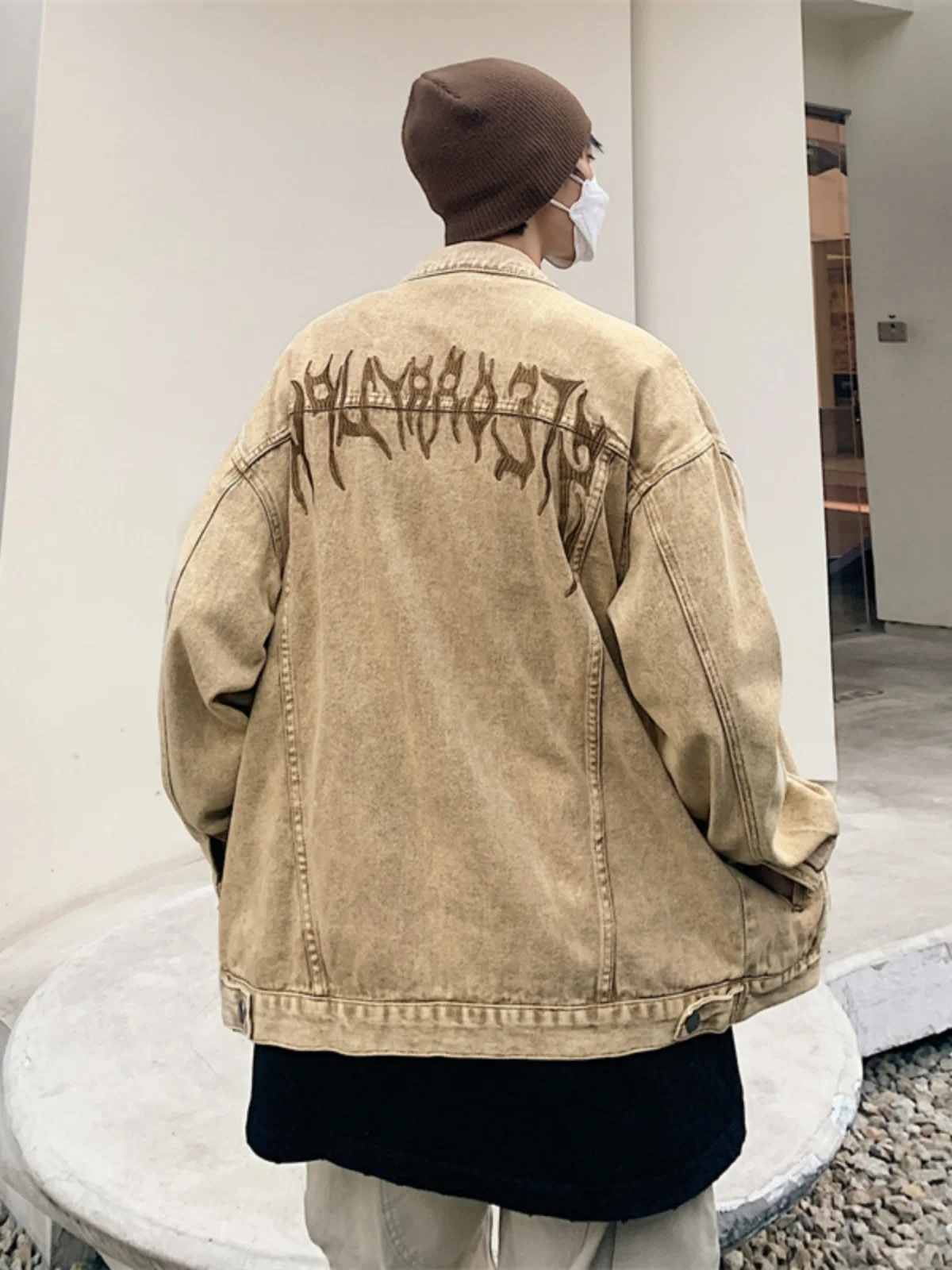 Мужская джинсовая куртка в стиле ретро с вышивкой, свободного кроя, для весны и осени, модная рабочая одежда с отложным воротником
Мужская джинсовая куртка в стиле ретро с вышивкой, свободного кроя, для весны и осени, модная рабочая одежда с отложным воротником