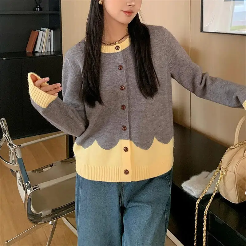 Knitted Cardigan Color Blocking Round Neck Sweater Jacket Women's Autumn Winter Soft Loose Lazy Slimming Casual Autumn Winter
Knitted Cardigan Color Blocking Round Neck Sweater Jacket Women's Autumn Winter Soft Loose Lazy Slimming Casual Autumn Winter