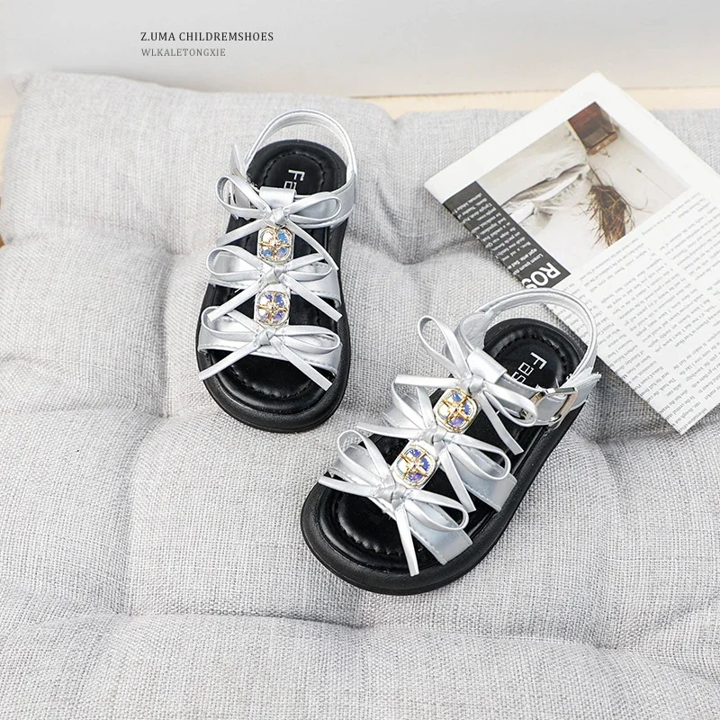 Luxury Girl Summer Sandals Rhinestone Chic Kids Princess Shoes Fashion Bowknot Children's Thick Bottom Beach Sandals Versatile
Luxury Girl Summer Sandals Rhinestone Chic Kids Princess Shoes Fashion Bowknot Children's Thick Bottom Beach Sandals Versatile