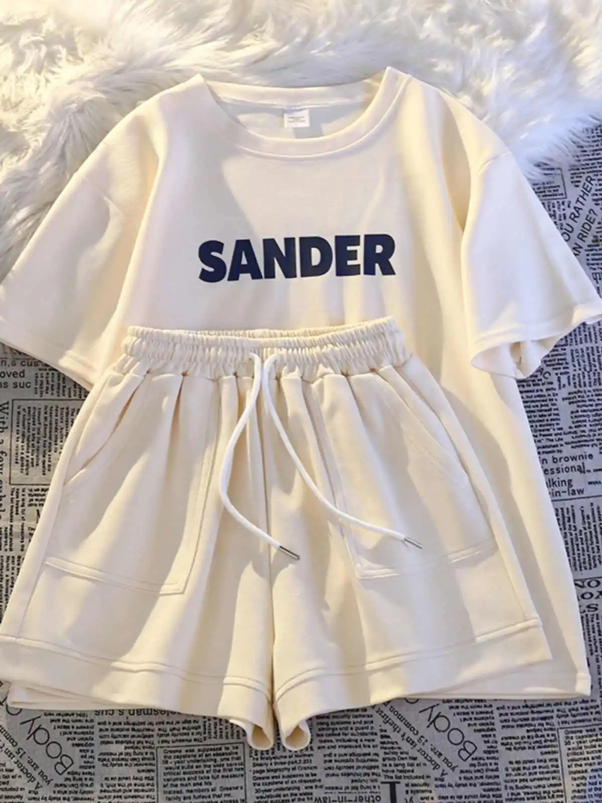 Летние спортивные шорты, комплект из двух предметов, повседневная футболка с круглым вырезом и короткими рукавами с буквенным принтом, шорты, женский простой свободный костюм
Летние спортивные шорты, комплект из двух предметов, повседневная футболка с круглым вырезом и короткими рукавами с буквенным принтом, шорты, женский простой свободный костюм