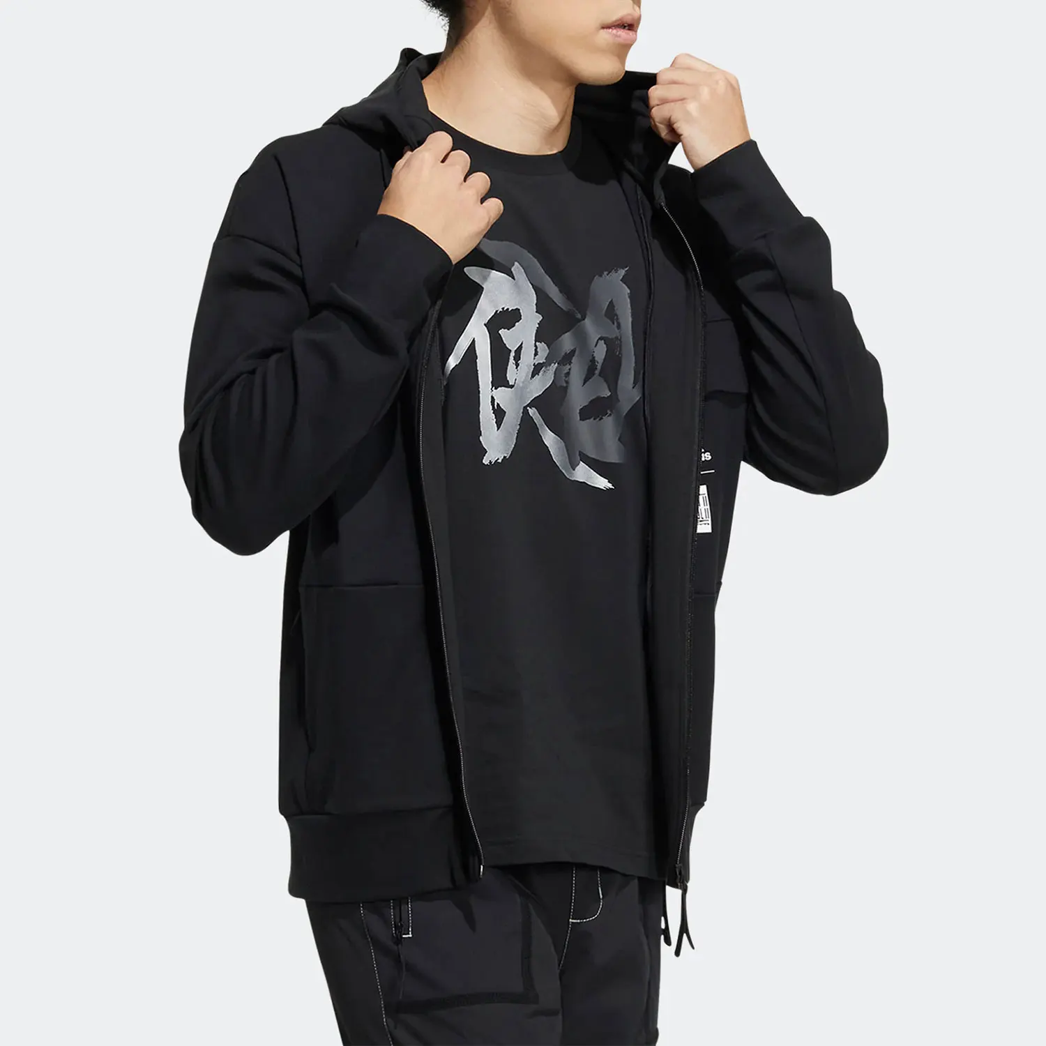 Мужская куртка Adidas с капюшоном серии New Season Wuji HE5132
Мужская куртка Adidas с капюшоном серии New Season Wuji HE5132