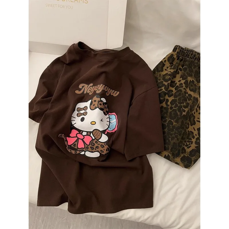 Cartoon Hello Kitty pajamas new summer short-sleeved shorts pure cotton two-piece set casual Hello Kitty women's loungewear
Cartoon Hello Kitty pajamas new summer short-sleeved shorts pure cotton two-piece set casual Hello Kitty women's loungewear